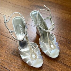 Women’s MichaelAngelo Elegant White Strappy Heels